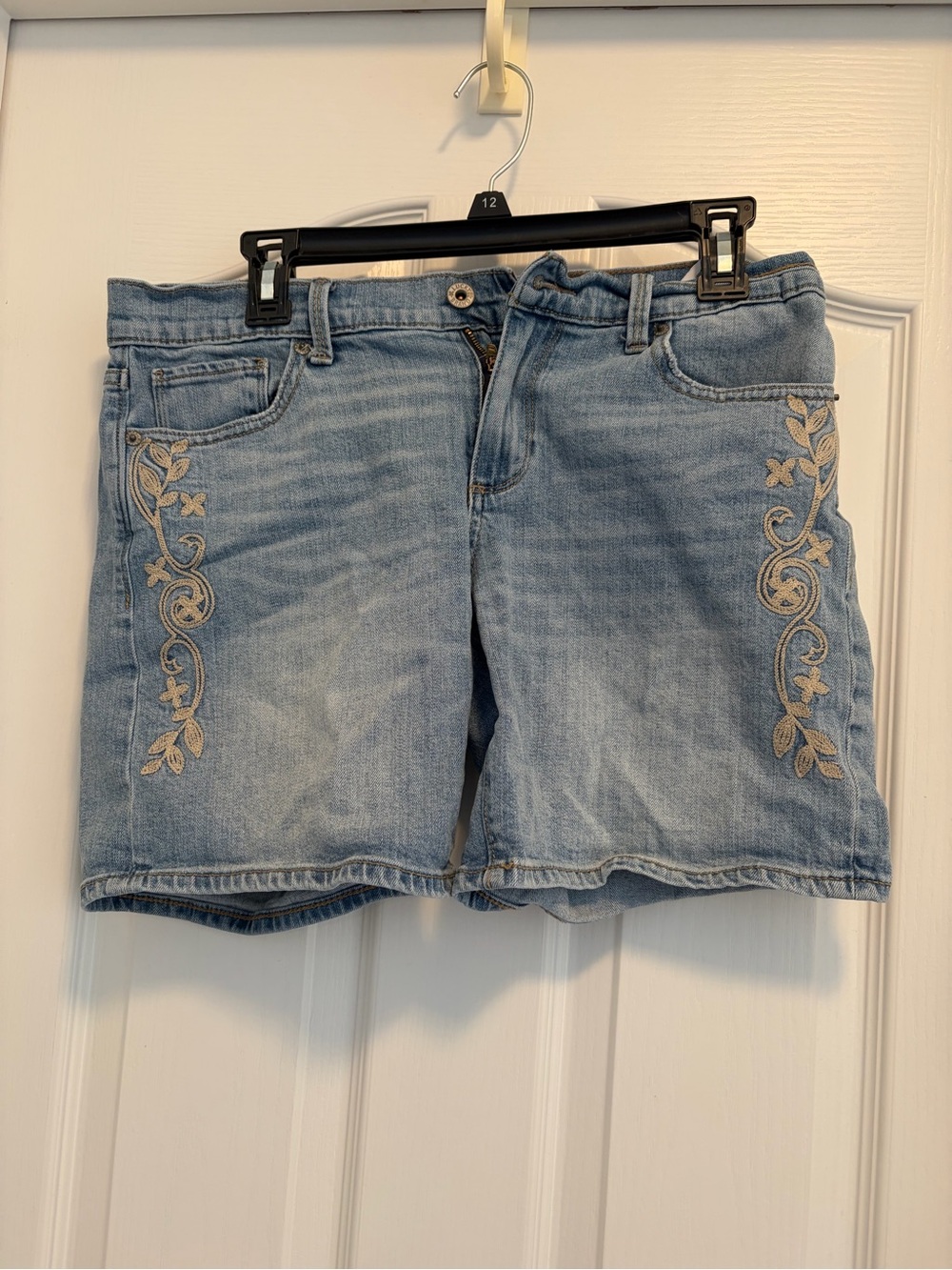 The Lucky Brand Roll Up Light Blue Jean Shorts Women’s 6/28